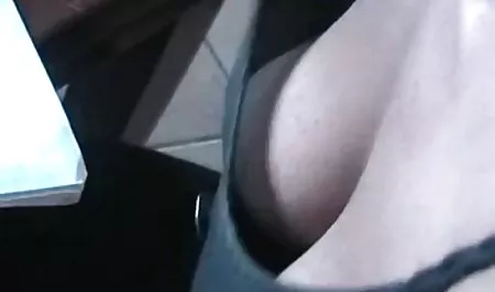 华丽的按摩宝贝让她的bigtits jizzed